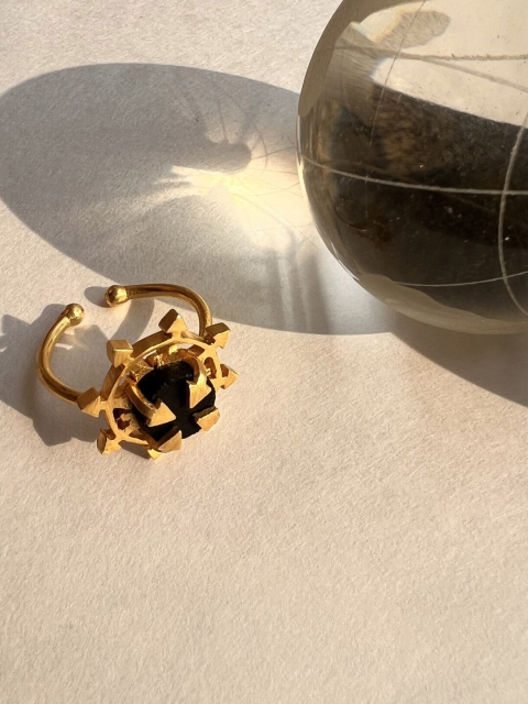 

Amaltaas Gold-Plated Black Onyx-Beaded Finger Ring