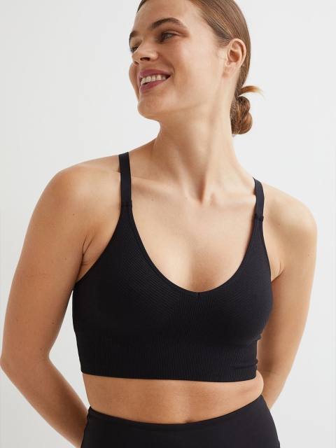 

H&M Black Seamless Sports Bra- Medium Support 1049314001