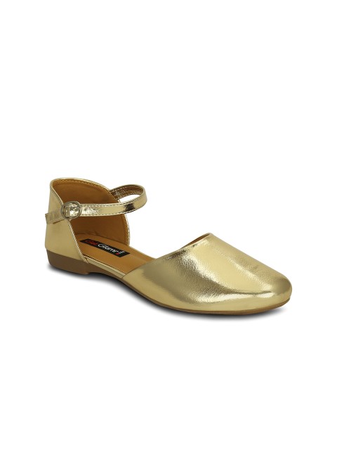 

Get Glamr Women Gold-Toned Solid Flats