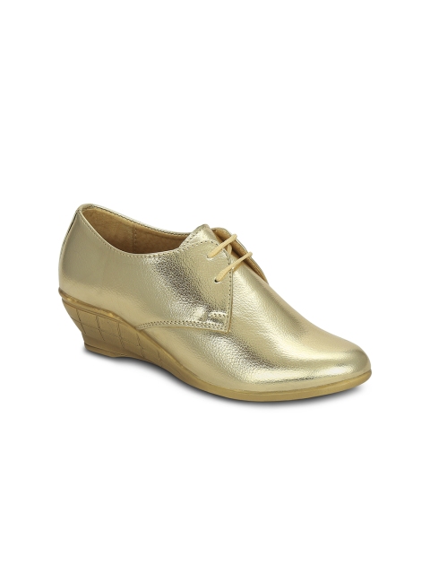 

Get Glamr Women Gold-Toned Solid Wedges