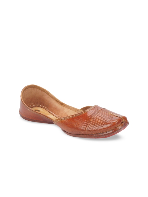 

The Desi Dulhan Women Brown Textured Leather Ethnic Mojaris Flats
