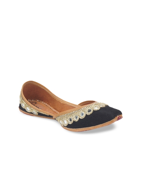 

The Desi Dulhan Women Black Embellished Leather Party Mojaris Flats