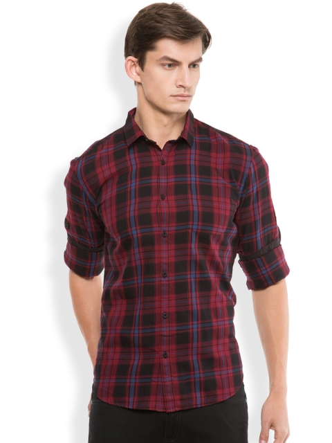 

HIGHLANDER Men Red & Black Slim Fit Checked Casual Shirt