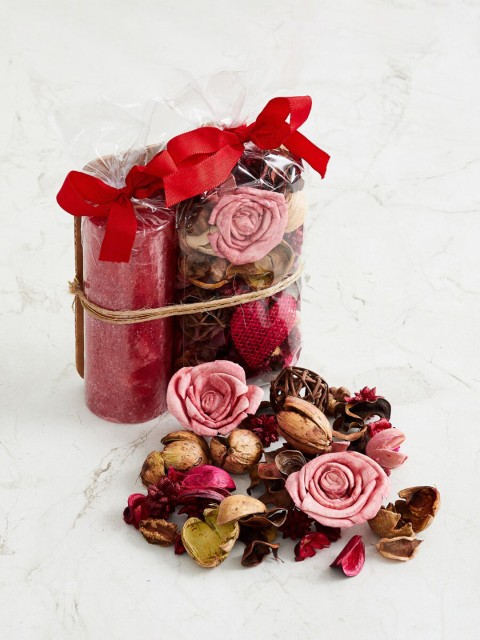 

Home Centre Multicolour Set of 2 Dried Flower Potpourri And Pillar Candle, Multi