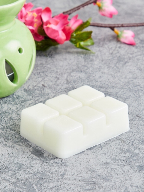 

Home Centre Cranberry Scented Wax Melt Cubes, White
