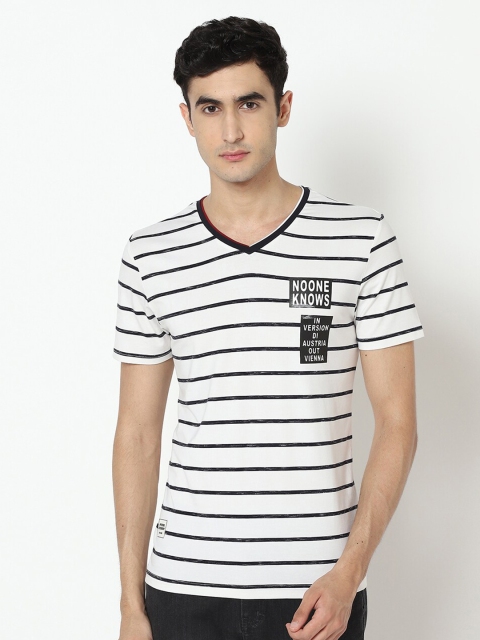 

VENITIAN Men Black & White Striped Slim Fit T-shirt