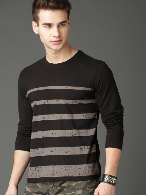 

Roadster Men Black Grey Striped Round Neck Pure Cotton T-shirt