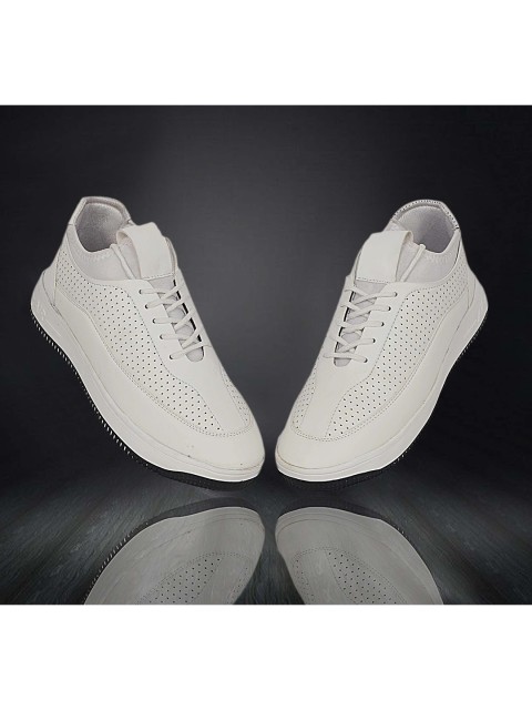 

FOUR STAR TRUCK SALES Men White Solid Lace-Up Running Shoes