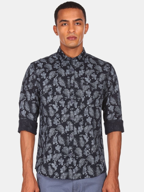 

Cherokee Men Blue Tropical Printed Casual Shirt