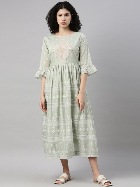 

GOLDSTROMS Women Green Geometric Striped Keyhole Neck Flared Sleeves Thread Work Kurta