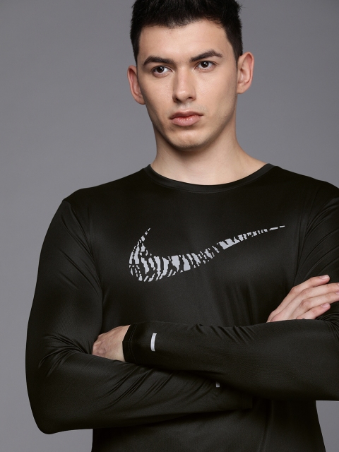 

Nike Men Black Solid T-shirt