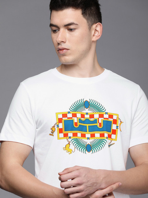 

Nike Men White Graphic Printed T-shirt
