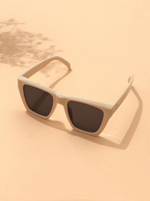 

Pipa Bella Women Statement Solid Wayfarer Sunglasses O-DC21SG00116072, Off white
