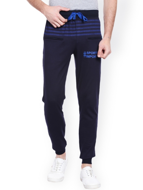 

AVOQ Men Navy Printed Smart Fit Track Pants, Navy blue