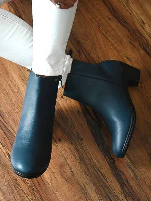 

El Paso Women Blue Flat Boots