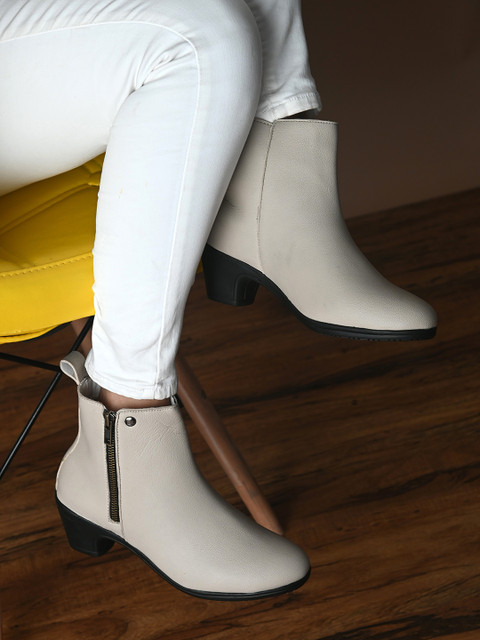 

El Paso Beige Block Heeled Boots