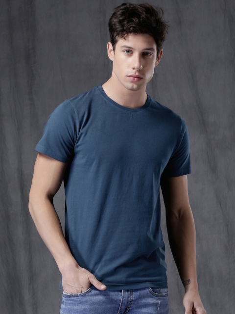 

WROGN Men Navy Blue Solid Round Neck T-Shirt