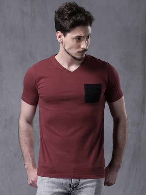 

WROGN Men Burgundy Solid T-shirt