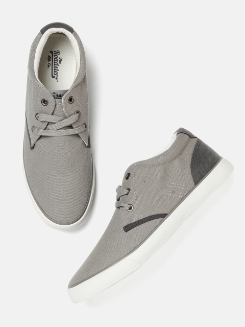 

Roadster Men Grey Solid Mid-Top Sneakers