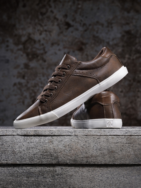 

Roadster Men Brown Sneakers