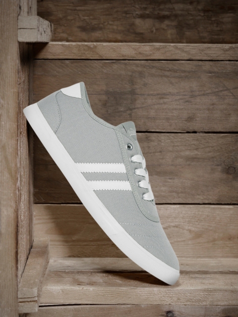 

Roadster Men Grey Sneakers