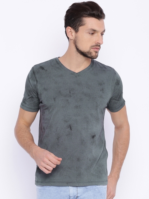 

Basics Men Grey Printed Muscle Fit V-Neck T-shirt
