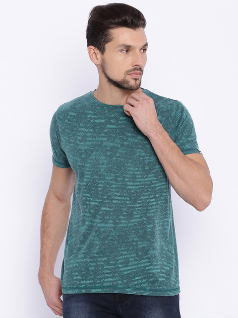 

Basics Men Green Floral Printed Muscle Fit Round Neck T-shirt