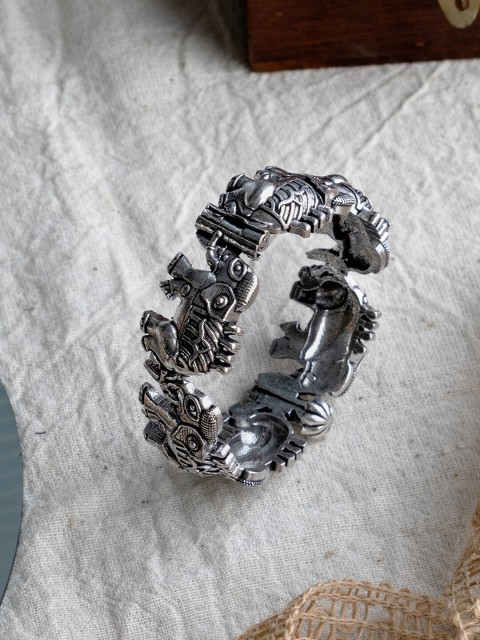 

Infuzze Oxidised Silver-Plated Bangle