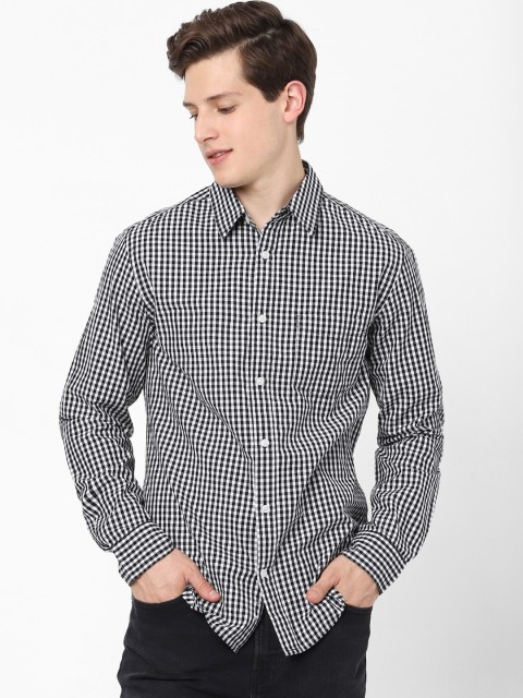 

Celio Men Black & White Gingham Checked Casual Cotton Shirt