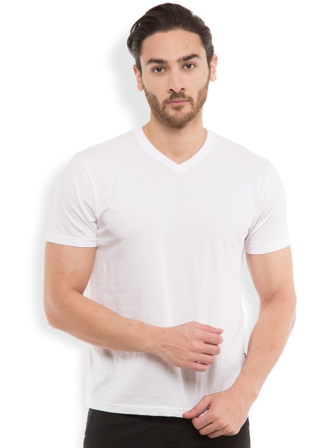 

HIGHLANDER Men White Solid V-Neck T-Shirt