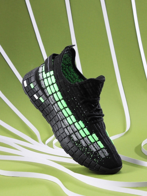 

REVS Men Black Printed Sneakers