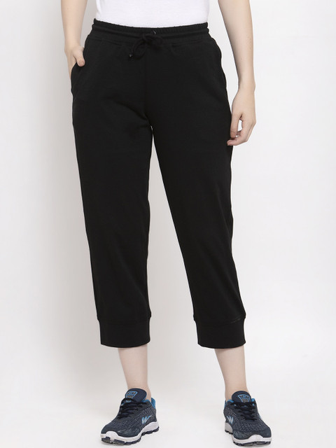 

UnaOne Women Black Solid Cotton Three-Fourth Length Track Pants