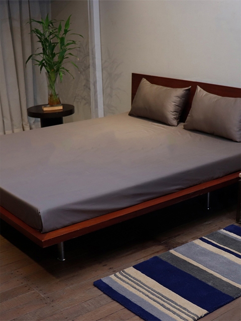 

ZEBA Grey Solid 300 TC King Bedsheet with 2 Pillow Covers