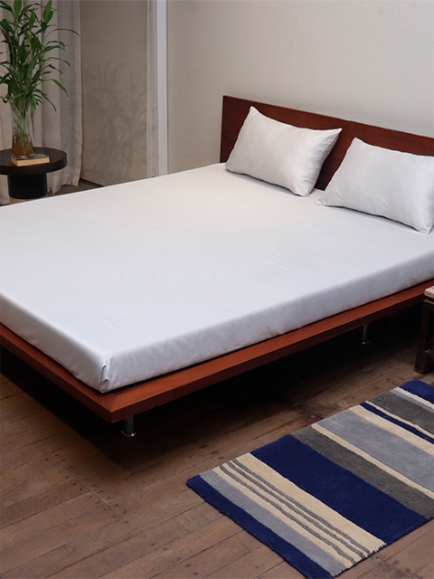 

ZEBA Blue & White 300 TC King Bedsheet With 2 Pillow Covers