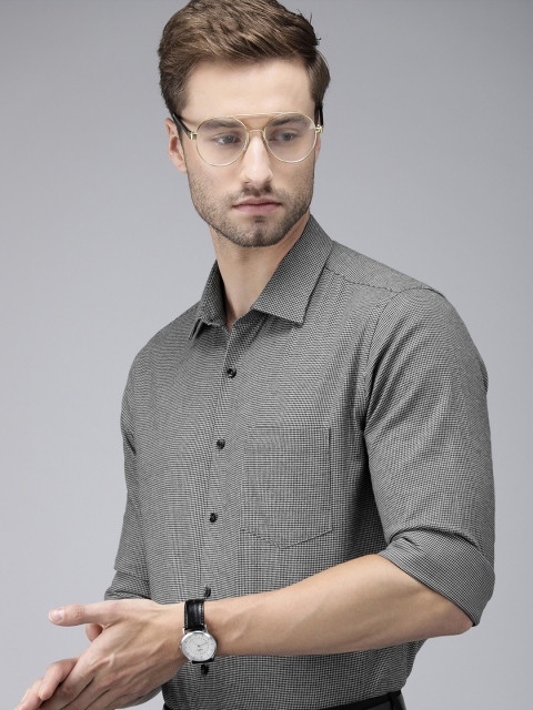 

Van Heusen Men Black Textured Slim Fit Formal Shirt