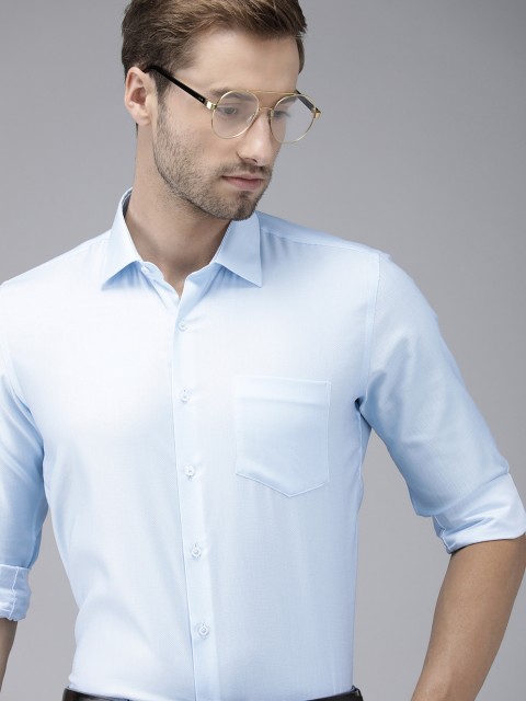 

Van Heusen Men Blue Solid Slim Fit Formal Shirt