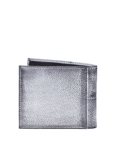 

Justanned Men Grey & Black Leather Two Fold Wallet