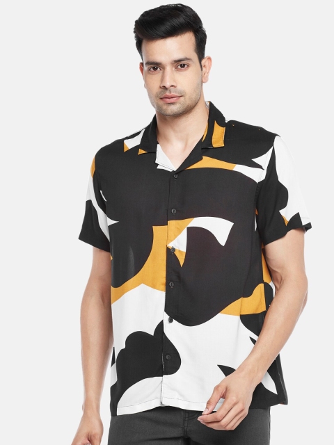 

People Men Black & White Printed Regular Fit Casual Shirt