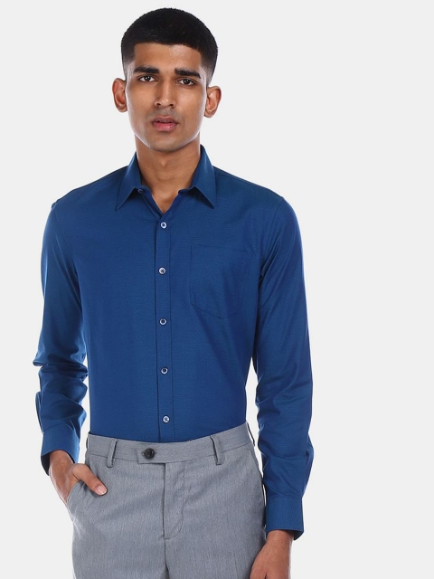 

Excalibur Men Blue Solid Formal Shirt