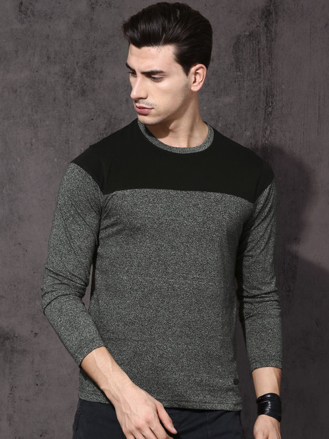 

Roadster Men Charcoal Grey & Black Colourblocked Round Neck T-shirt