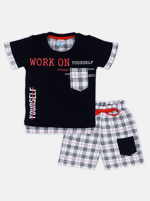 

AMUL Kandyfloss Boys Black & White Printed Pure Cotton T-shirt with Shorts