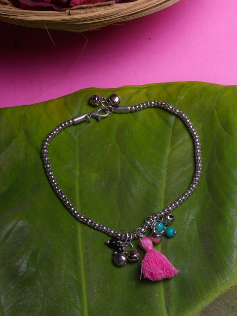 

DIVA WALK Silver-Plated Blue Beaded Anklet