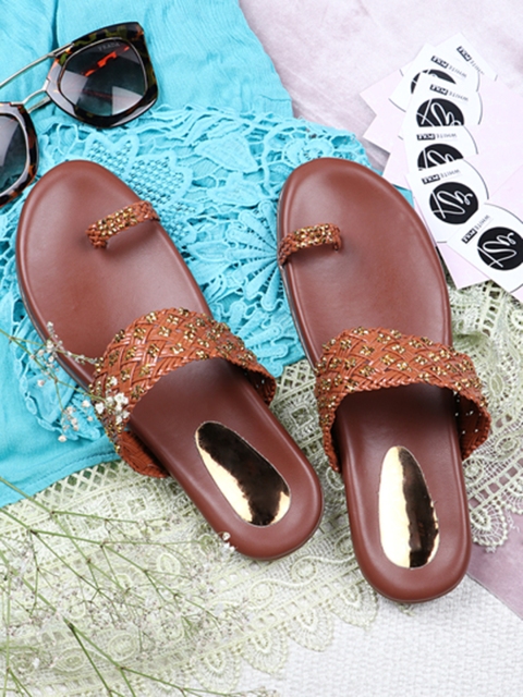 

THE WHITE POLE Women Brown Embellished Ethnic One Toe Flats