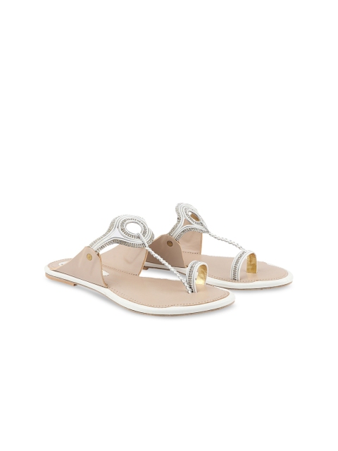 

THE WHITE POLE Women Silver-Toned Ethnic One Toe Flats