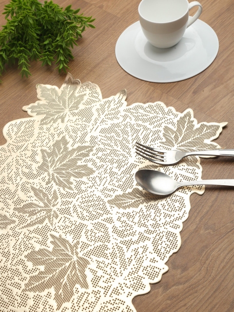 

HOSTA HOMES Set Of 6 Gold-Toned Cut Worked Table Placemats