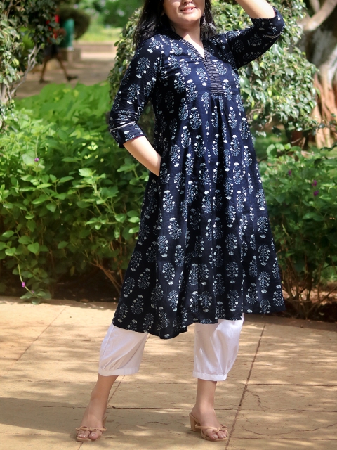 

Anouk Women Navy Blue & Off White Ethnic Motifs Printed Indie Prints A-Line Kurta