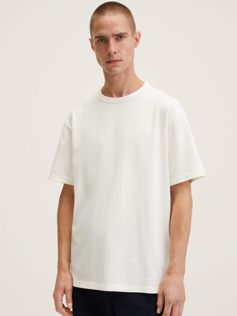 

MANGO MAN Off White Solid Relaxed Fit Pure Cotton T-shirt