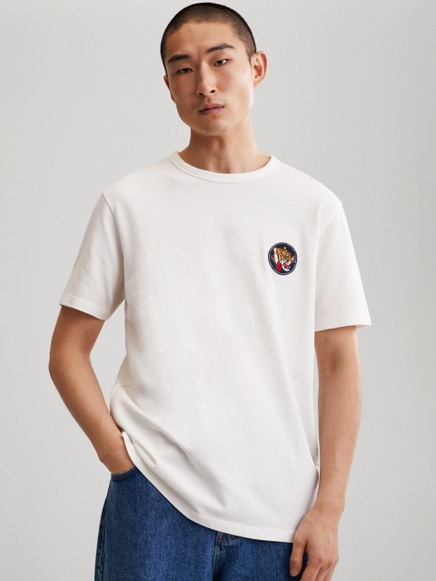 

MANGO MAN Men White Pure Cotton Solid Applique T-shirt
