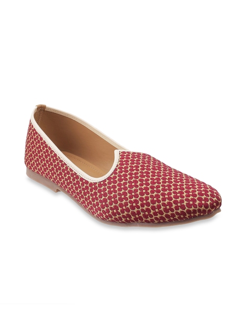 

Mochi Men Maroon Woven Design Mojaris
