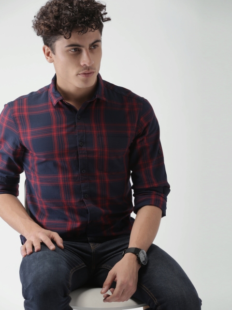 

HIGHLANDER Men Navy Blue & Red Slim Fit Checked Casual Shirt